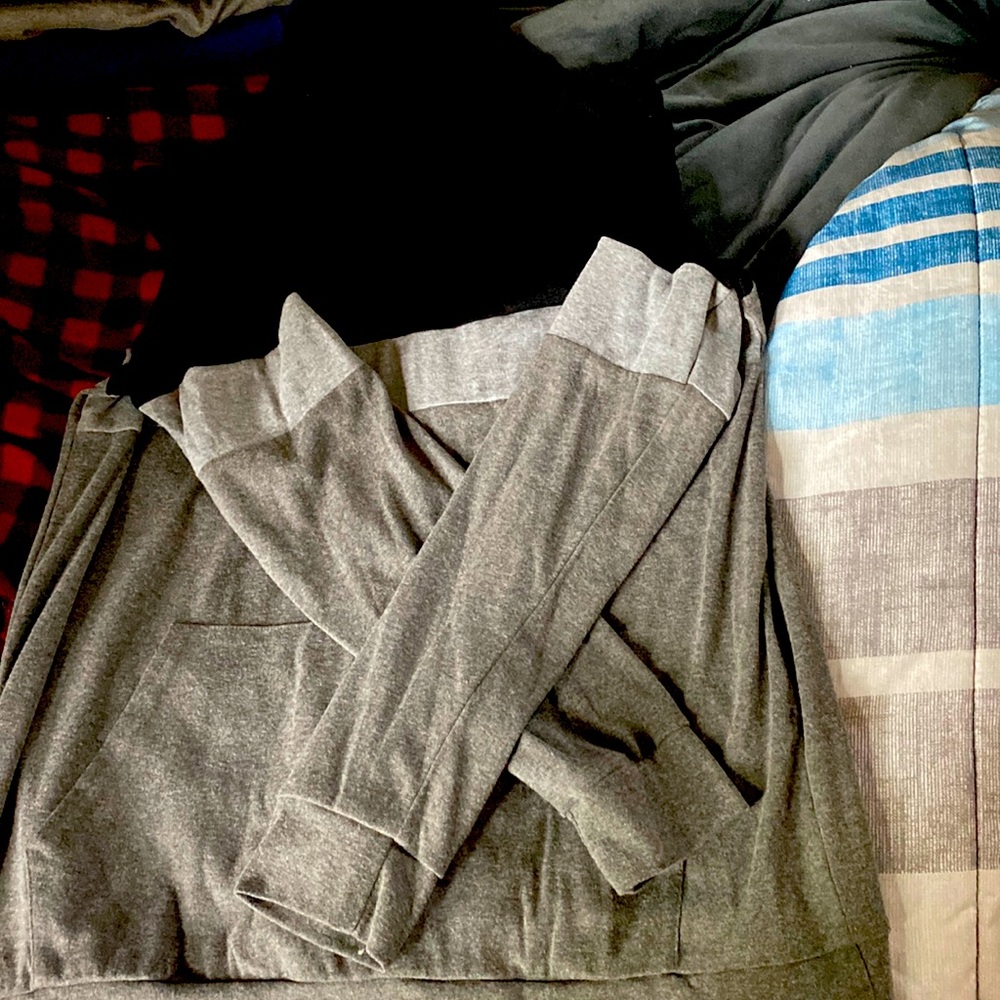 Black and gray hoodie, size XL